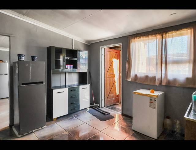 2 BEDROOM HOUSE FOR SALE IN BUFFALO FLATS